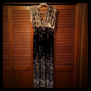 Women’s Jon & Anna Sleeveless Black White V-neck M